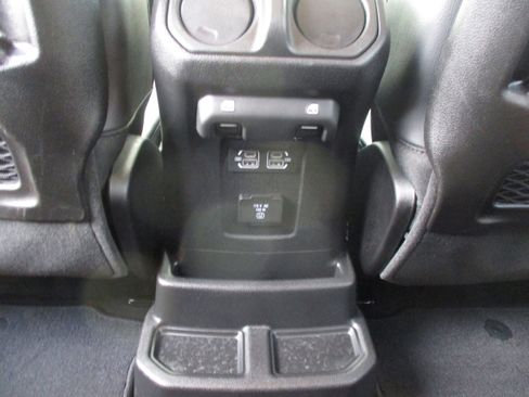 Used 2024 Jeep Wrangler Sahara image 37