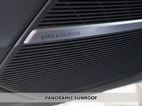 Used 2023 Audi Q8 Prestige w/ Prestige Package image 5