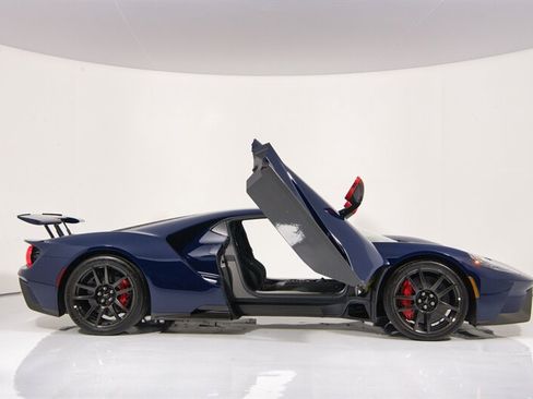 Used 2020 Ford GT Carbon Series RWD image 37