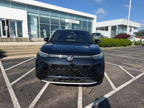 Used 2025 Volkswagen Tiguan SEL R-Line AWD/4WD image 11