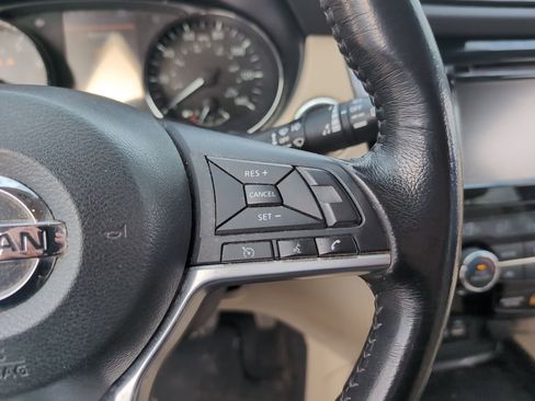 Used 2020 Nissan Rogue SV image 24