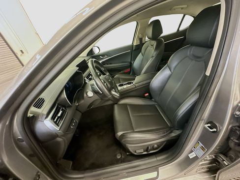 Used 2025 Genesis G70 2.5T AWD/4WD image 13