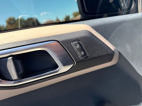 Used 2024 Ford Bronco Wildtrak image 14