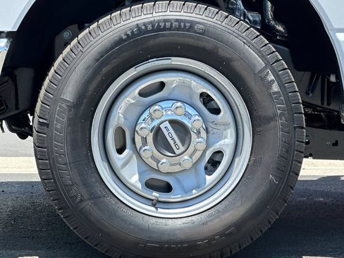 New 2026 Ford F250 XL w/ XL Chrome Package RWD image 22