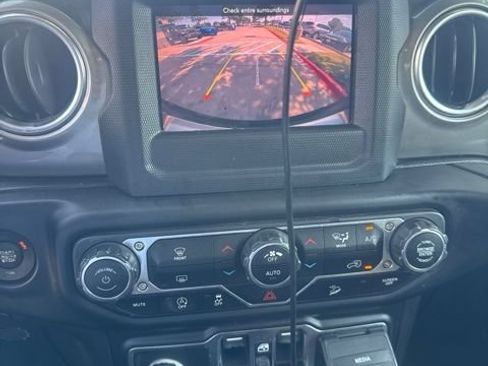Used 2020 Jeep Wrangler Unlimited Sahara AWD/4WD image 11