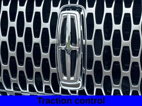 Used 2023 Lincoln Nautilus Reserve w/ Luxury Package AWD/4WD image 16