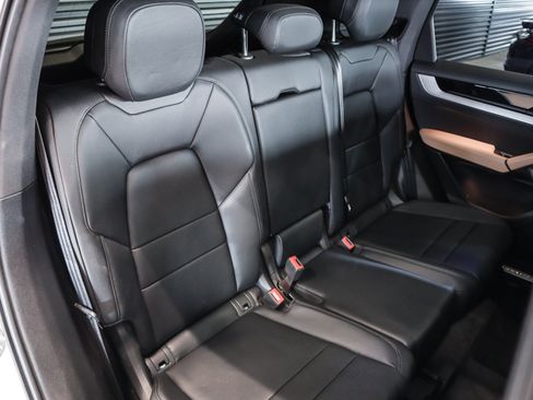Certified 2024 Porsche Cayenne AWD/4WD image 6