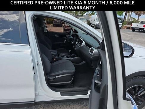 Used 2019 Kia Sorento LX image 9