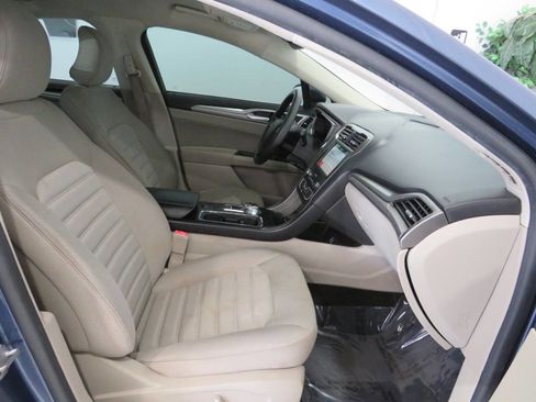 Used 2019 Ford Fusion SE image 11