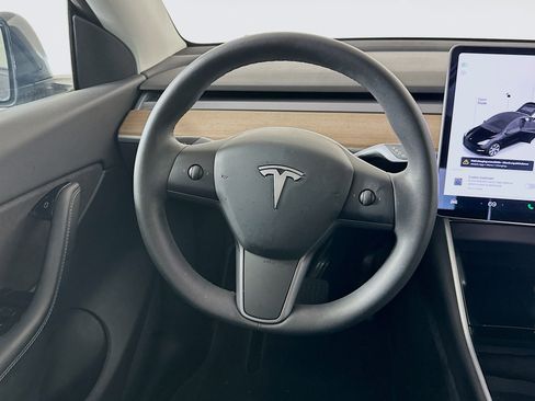 Used 2021 Tesla Model Y Long Range image 16