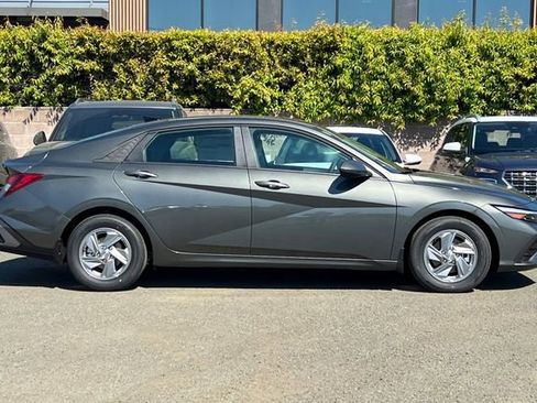 New 2026 Hyundai Elantra SE FWD image 5