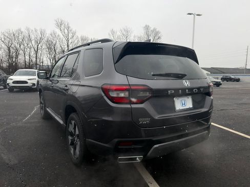 Used 2026 Honda Pilot Touring image 3