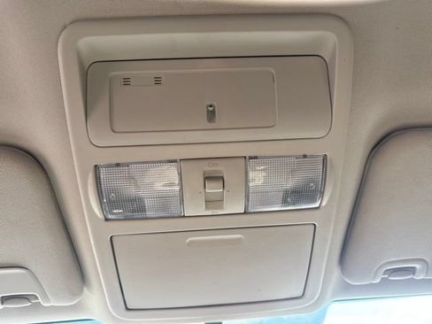 Used 2018 Nissan Titan SV AWD/4WD image 31
