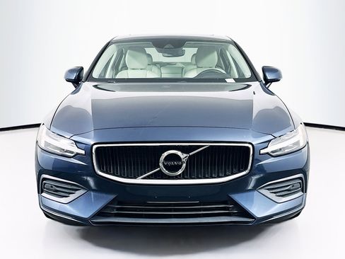 Used 2020 Volvo S60 T6 Momentum image 2