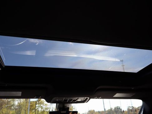 Used 2021 Chevrolet Silverado 1500 High Country w/ Technology Package image 18