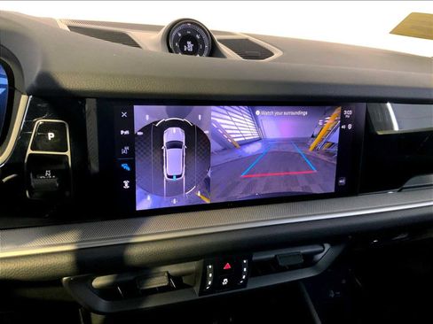 Certified 2025 Porsche Cayenne image 31