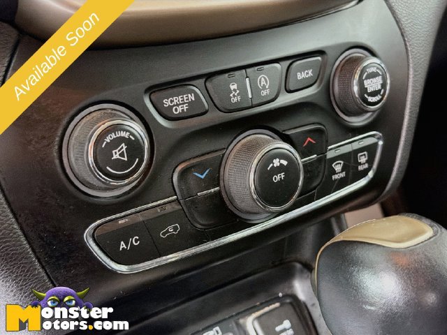 Used 2018 Jeep Cherokee Latitude w/ Cold Weather Group AWD/4WD image 15