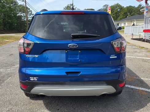 Used 2017 Ford Escape SE w/ Equipment Group 201A FWD image 6