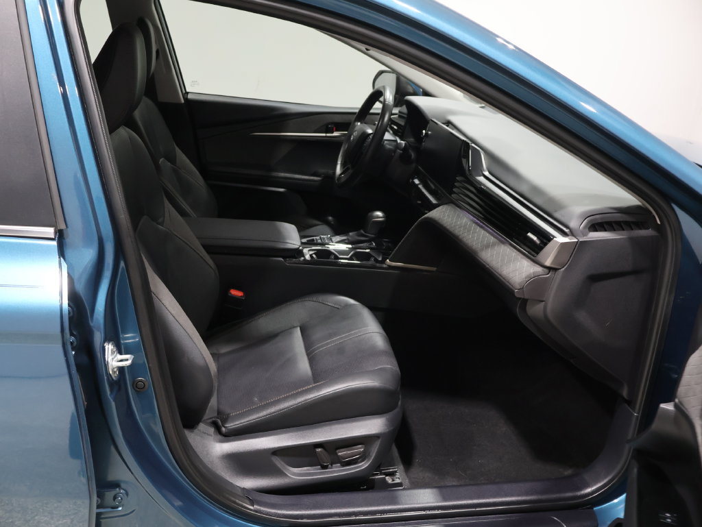 Used 2025 Toyota Camry XLE FWD image 22