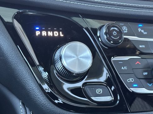 New 2027 Chrysler Pacifica Limited FWD image 18