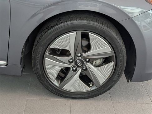 Used 2020 Hyundai Ioniq SEL image 18