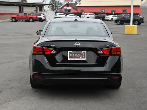 Used 2024 Nissan Altima 2.5 SV image 7