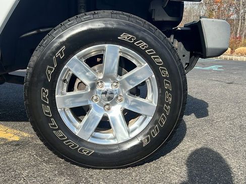 Used 2017 Jeep Wrangler Unlimited Sahara w/ Connectivity Group image 12