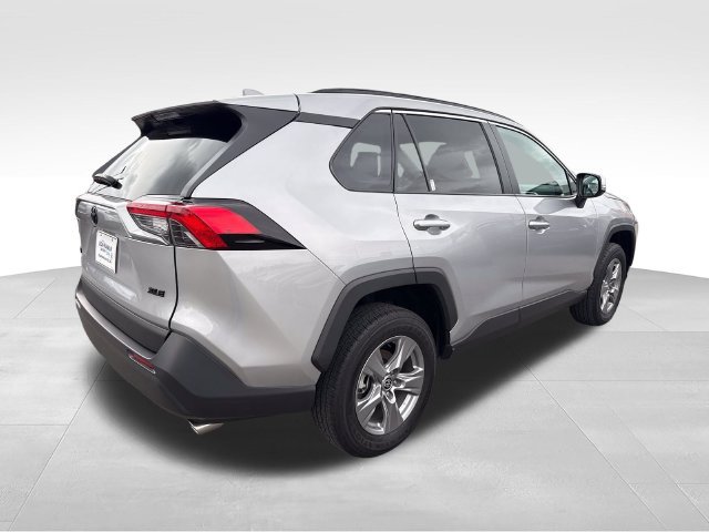 Used 2022 Toyota RAV4 XLE w/ Convenience Package FWD image 5