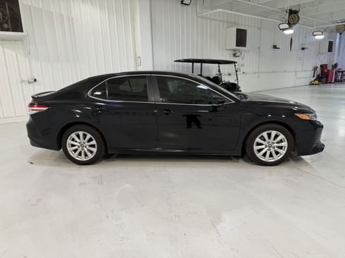 Used 2018 Toyota Camry LE w/ Convenience Package image 6