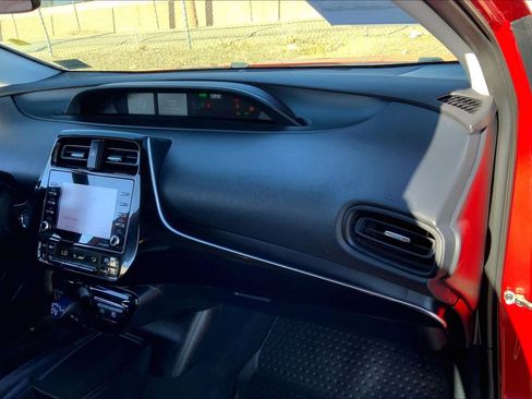 Certified 2022 Toyota Prius LE image 15
