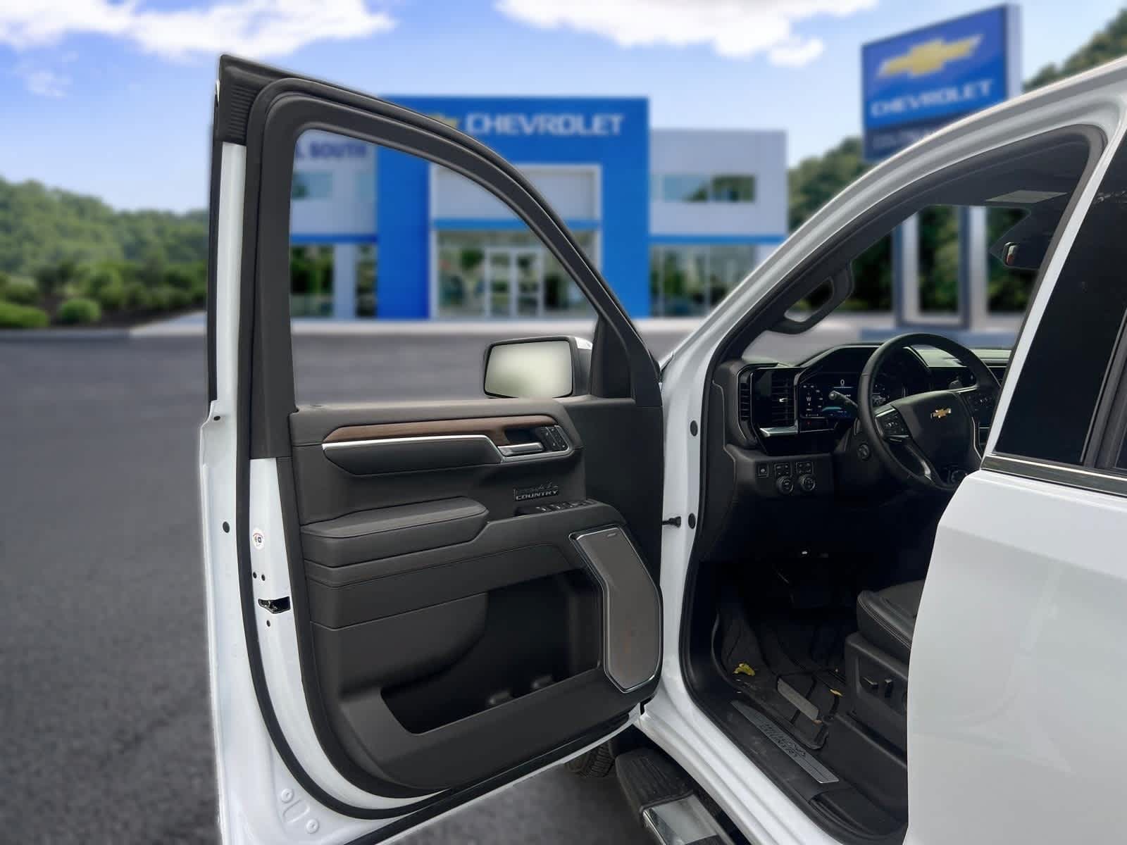 Certified 2026 Chevrolet Silverado 1500 High Country w/ High Country Premium Package AWD/4WD image 15