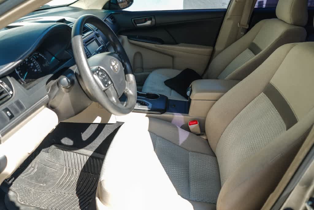 Used 2014 Toyota Camry LE FWD image 12
