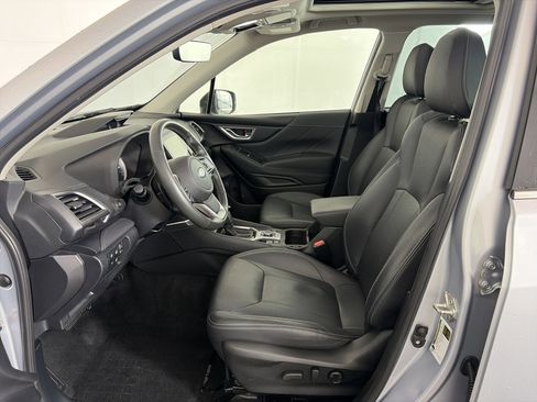 Used 2023 Subaru Forester Touring image 6