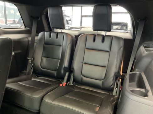 Used 2017 Ford Explorer XLT w/ Equipment Group 202A image 13