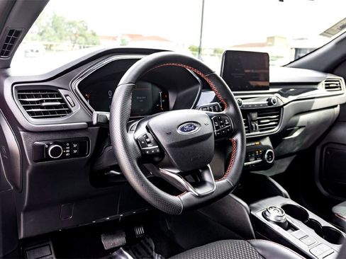 Used 2025 Ford Escape ST-Line image 15