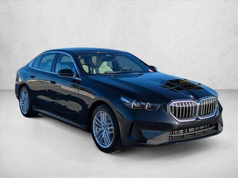 Certified 2025 BMW 530i image 3