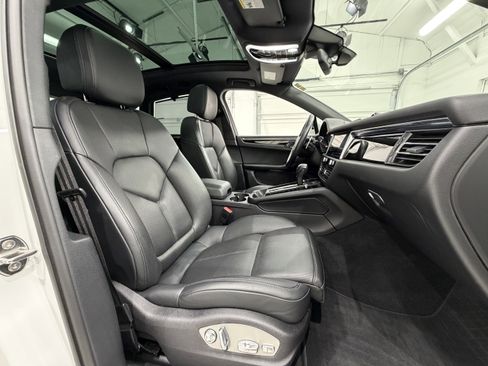 Certified 2024 Porsche Macan image 23