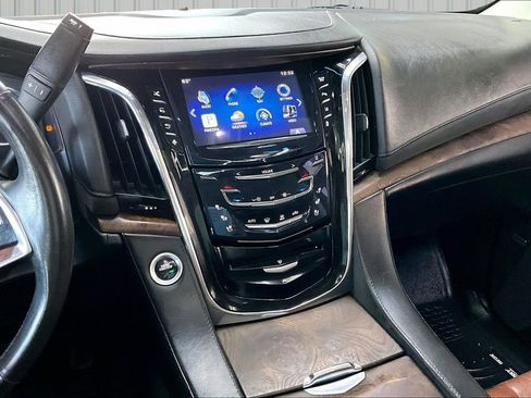 Used 2015 Cadillac Escalade Premium AWD/4WD image 9