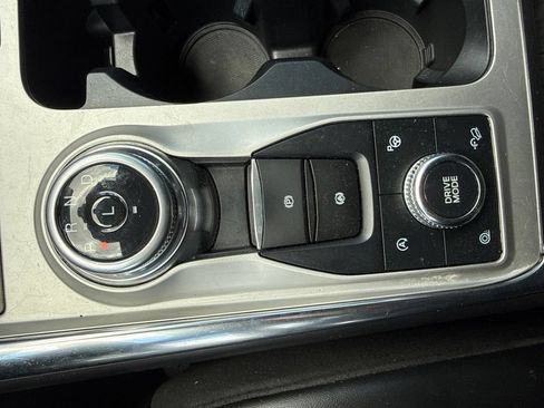 Used 2022 Ford Explorer Platinum w/ Equipment Group 601A AWD/4WD image 21