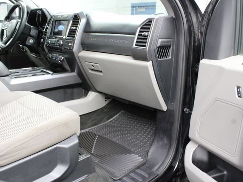 Used 2017 Ford F550 4x4 Crew Cab Super Duty w/ XLT Value Package image 33