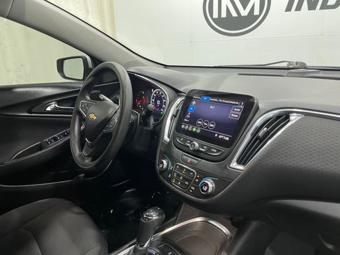 Used 2019 Chevrolet Malibu Hybrid image 18