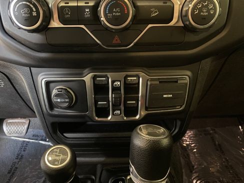 Used 2019 Jeep Wrangler Unlimited Sport S AWD/4WD image 35