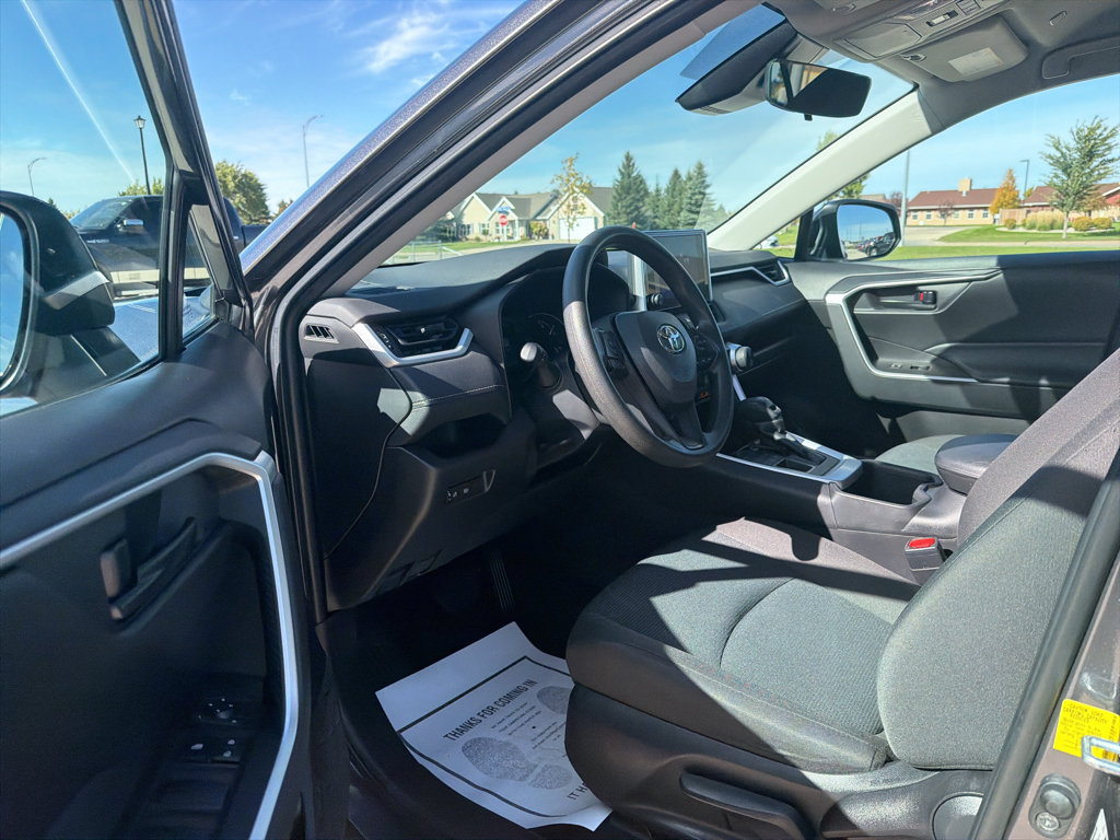 Used 2023 Toyota RAV4 LE AWD/4WD image 11