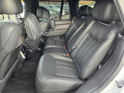 Used 2025 Land Rover Range Rover Autobiography image 10