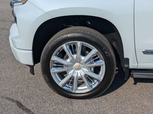 New 2026 Chevrolet Silverado 1500 High Country AWD/4WD image 8