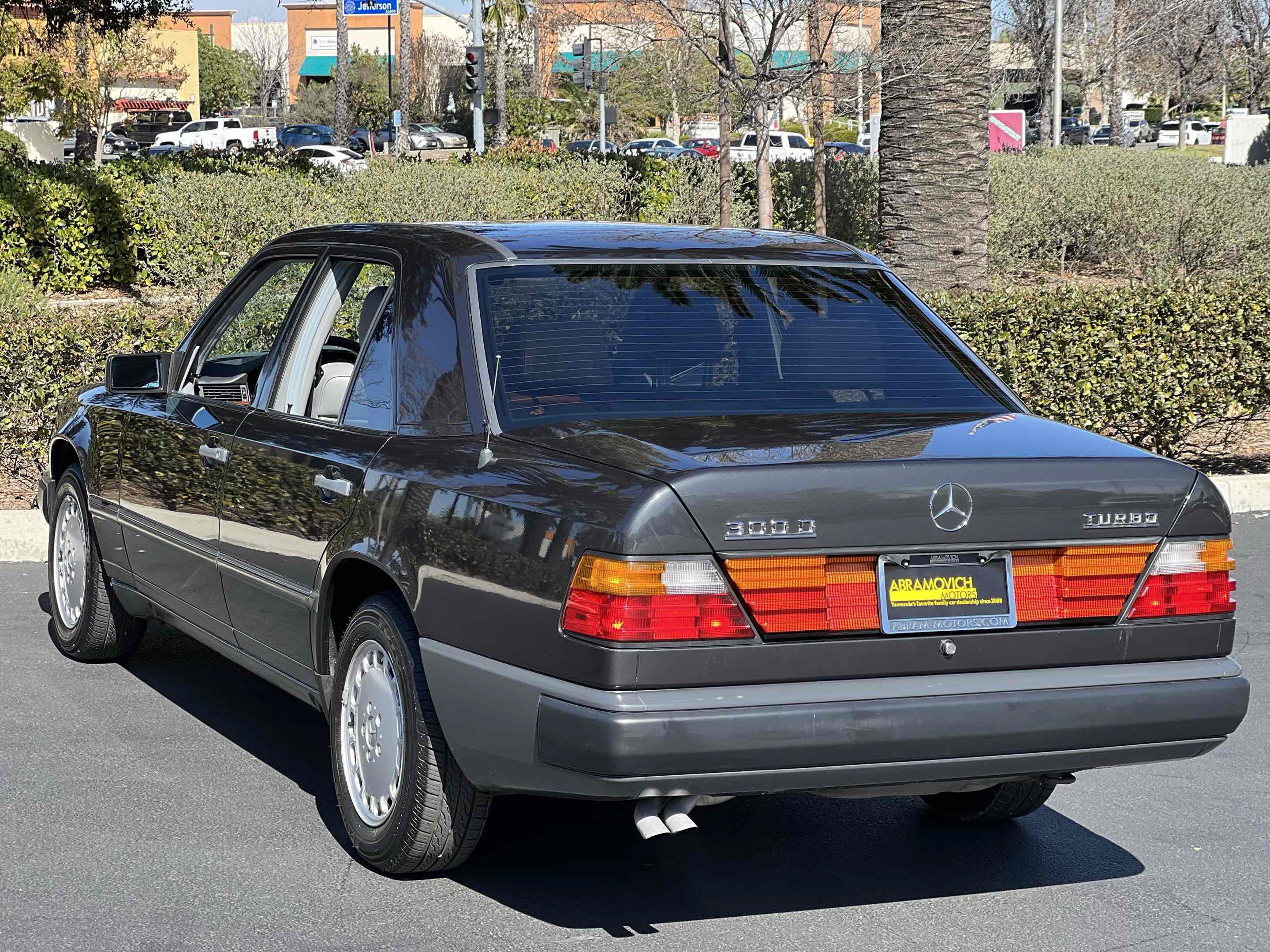Used 1987 Mercedes-Benz 300 D Turbo image 2