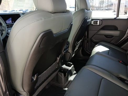 New 2026 Jeep Gladiator Mojave image 13