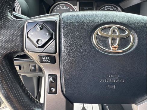 Used 2018 Toyota Tacoma SR5 RWD image 28