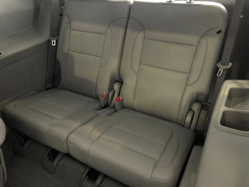 Used 2023 GMC Acadia SLT w/ Preferred Package image 10