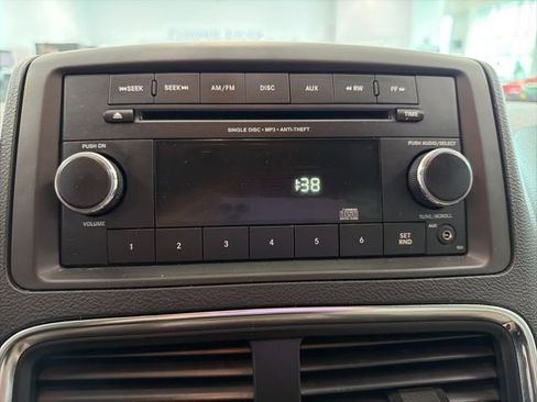 Used 2015 Dodge Grand Caravan SXT image 19